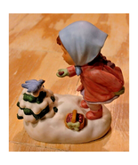 1986 Avon Musical We Wish You A Merry Christmas Figurine Porcelain Wind Up - $11.08