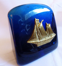 VTG Sweden Tanarpaia Xeipowoinon Blue art glass &amp; brass metal Sail  Pape... - £35.52 GBP