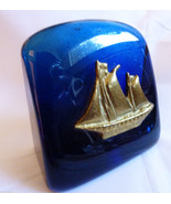 VTG Sweden Tanarpaia Xeipowoinon Blue art glass &amp; brass metal Sail  Pape... - $44.55
