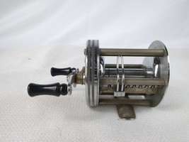 Vintage SHIMANO Bantam 200 Baitcasting Reel made in Japan w/ Box