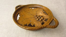 Small Vintage Swiss Weggiserlied Handcarved Vine Design Musical Fruit Bowl - $62.07