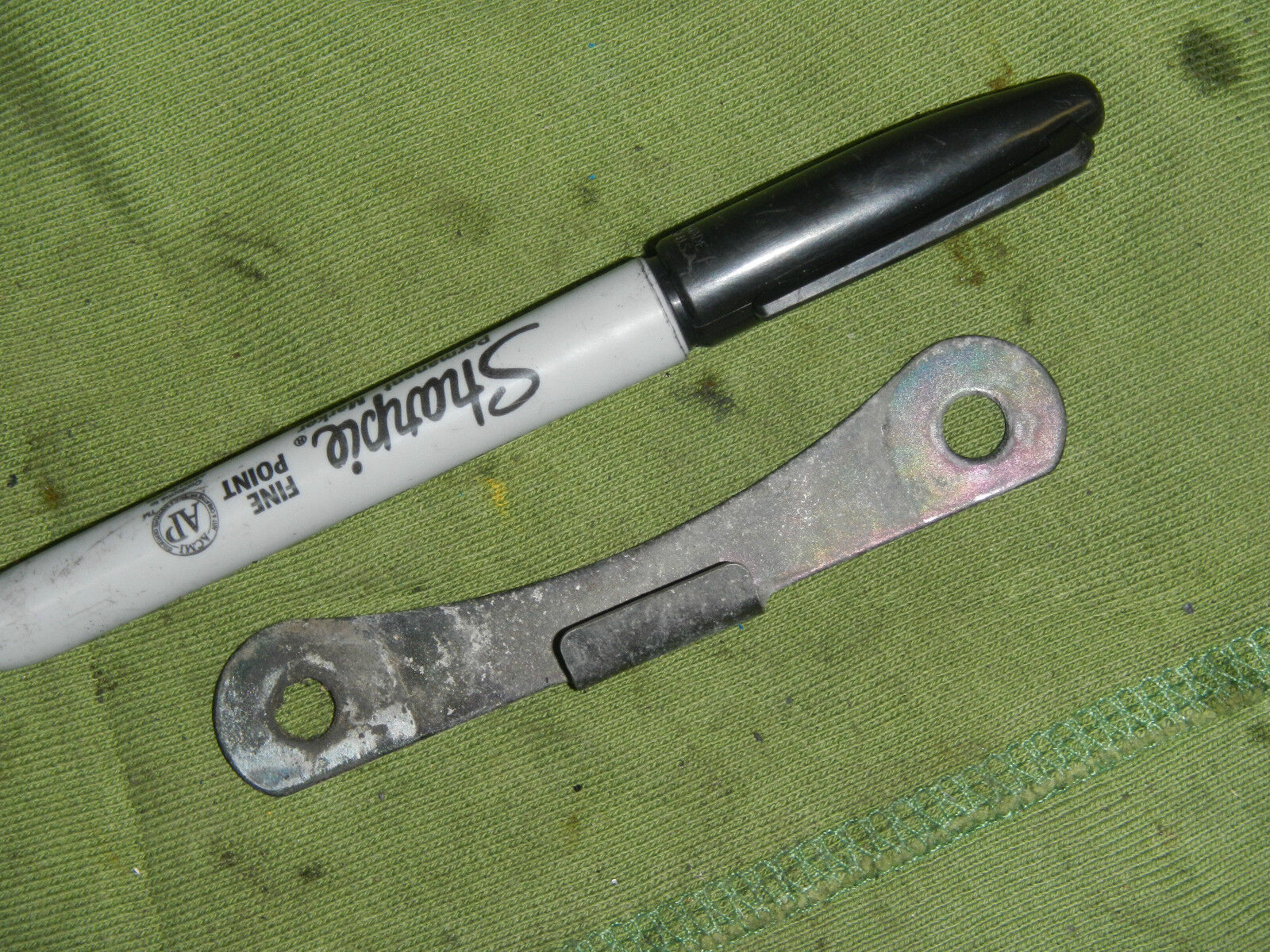REAR FENDER METAL CLIP BRACKET 1998 98 SUZUKI GS500E GS500 GS 500 500E E - $4.69