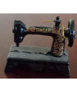Miniature Antique Singer Sewing Machine Figurine – Solid Brass – FOR DOL... - $188.30 MXN