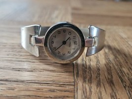Vintage Sutton Silver Tone Bracelet Watch Slip On 0.75&#39;&#39; Face - £15.17 GBP