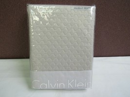 Calvin Klein Oval Bands Standard Sham-White T4101038 - £39.12 GBP
