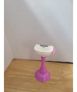Barbie Dream House Bathroom Sink White Pink Pedestal - $277.64 MXN