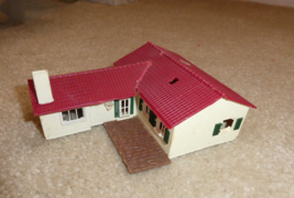 Vintage HO Scale Faller Single Story House Building - $18.81