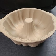 The Pampered Chef Family Heritage Stoneware Collection 10&quot; Fluted Bundt Pan EUC - £23.56 GBP