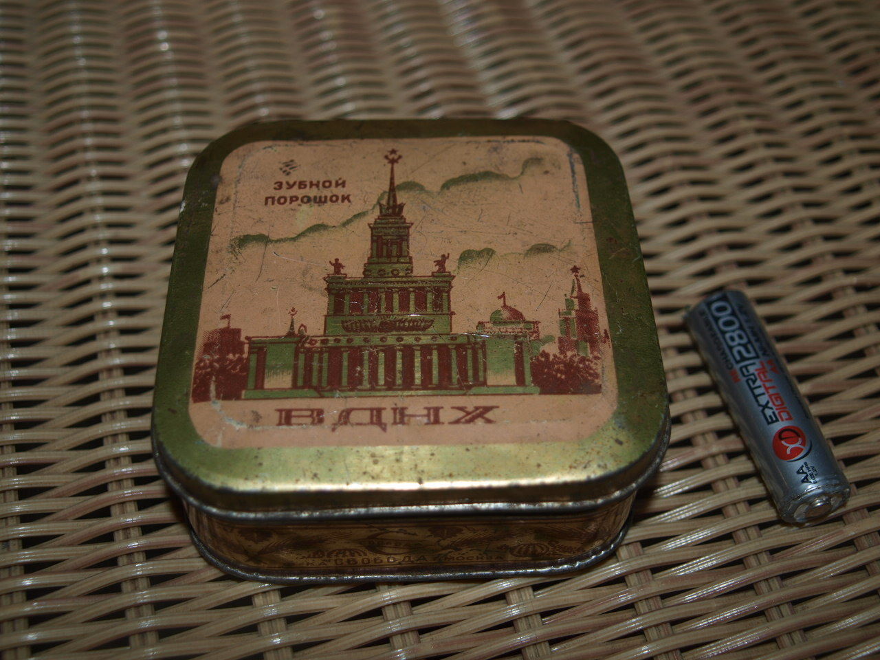 RARE ANTIQUE RUSSIAN SOVIET USSR TOOTH POWDER TIN BOX VSKhV EXCIBITION 1959 - $19.79