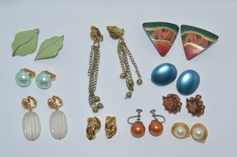 Lot of 10 Pair of Clip on and Screw Back Earrings &#39;&#39;Mid Century&#39;&#39; Enamel... - $31.92 CAD