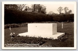 RPPC Franklin Roosevelt Grave And Monument Hyde Park NY Photo Postcard L28 - £7.02 GBP