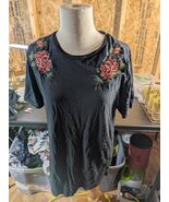 Used Men&#39;s PacSun Embroidered Floral Scallop Fit T-Shirt Black Size S - $11.88