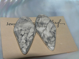 Estate Jewelry Designs by Cheryl Large White &amp; Silver Painted Marquise Shaped - £6.05 GBP