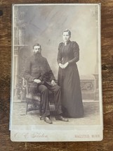 Vintage Cabinet Card. Couple with chair by C.E. Flaten in Halsten, Minnesota - £10.54 GBP