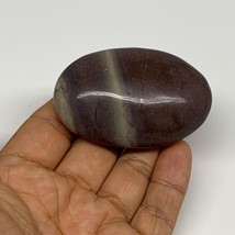81.3g, 2.5&quot;x1.6&quot;x0.9&quot;, Narmada Shiva Lingam Palm-Stone Polished, B29389 - £7.66 GBP