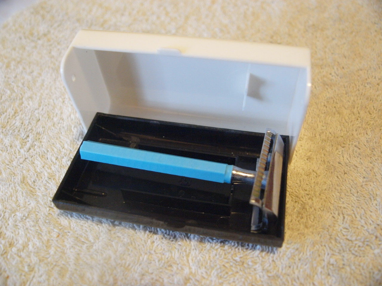 VINTAGE RUSSIAN USSR SOVIET CURVED EDGE SLAM SAFETY RAZOR LUCH IN ORIGIN... - $49.49
