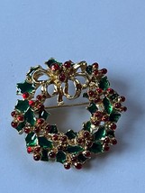 Very Pretty Red &amp; Green Enamel Holly Berry Goldtone Christmas Wreath Bro... - $16.69