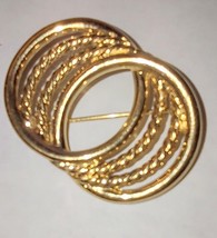 Vintage Signed Monet Large Gold Tone Circle Brooch Pin 1.5&quot; - £8.95 GBP
