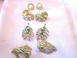 Vintage LOT of 4 pairs 1 &quot; gold color clip on earrings - £13.64 GBP