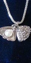 Vintage 1970-s 925 Sterling Silver Pearl in Shell Pendant / 18 inch Chain - $1,413.45 MXN