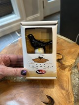 Wade Porcelain Pie Funnel with Black Bird Figurine - $273.89 MXN