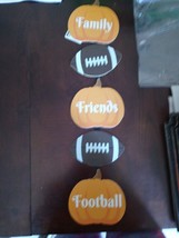 Family Friends Football Sign - $254.13 MXN
