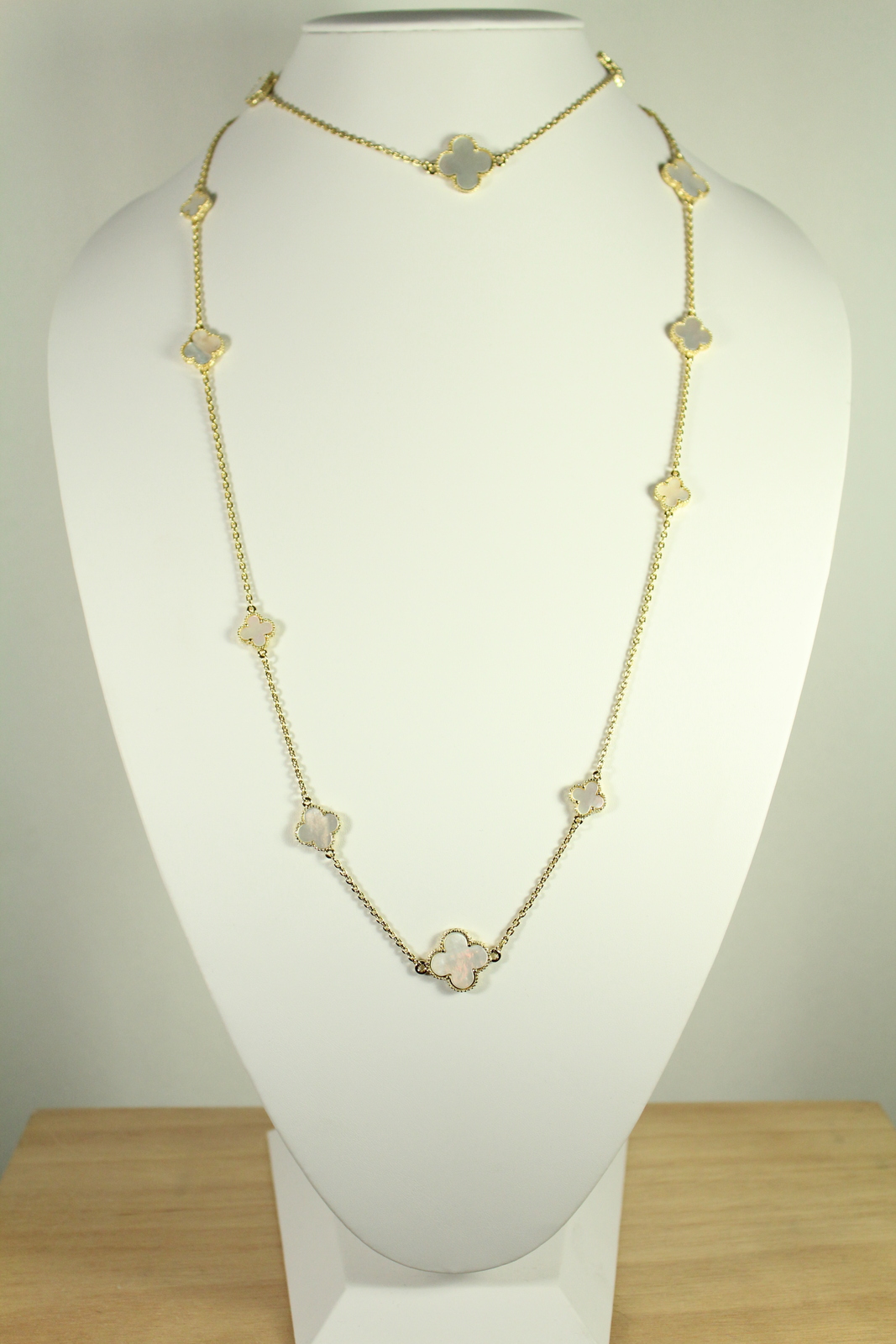 Mixed Size Mother of Pearl Motif Necklace