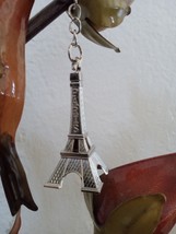 Brand New Retro Style Paris France Metal Charming Keychain Chic - $447.17 MXN