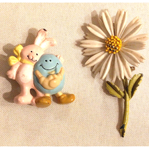 Vintage Easter Bunnies &amp; Daisy Spring Flower Pin Lot of 2 Jacket Coat Pins - $149.84 MXN
