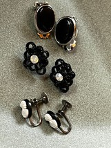 Vintage Lot of Dainty Black &amp; White Oval Cameo Screwback Enamel Abstract Flower - £10.31 GBP