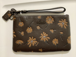 Coach CF349 Wristlet With Floral Print NWT - £58.47 GBP