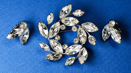 Vintage Demi-Parure Pin Brooch w Clip-On Earrings Faceted Crystal Rhinestones - £27.65 GBP