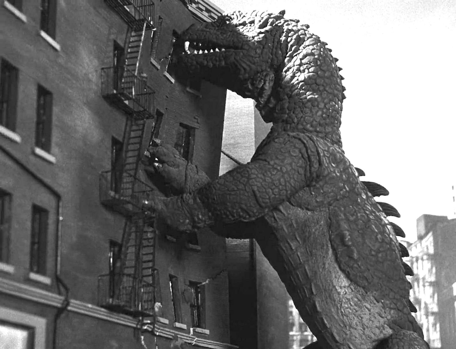 1953’s THE BEAST FROM 20,000 FATHOMS building breach b/w 8x10 scene - $6.99