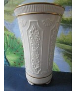 Lenox Vase Ivory Color Gold Rim Versailles 8 3/4&quot;  ^^ - $1,021.49 MXN