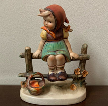 Hummel Goebel JUST RESTING Figurine # 112/1 1938 Girl w/ Scarf Sitting o... - £196.64 GBP