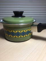 Vintage 70s Enamelware Pot and Lid - MCM Green with Blue & Yellow Flowers image 3