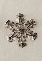 VTg SARAH COVENTRY Brooch Snowflake Silver Tone  Christmas Winter 1 1/2&quot; Pin  - £7.84 GBP