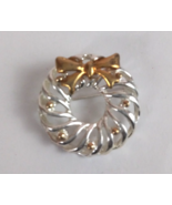 Vintage Silver Christmas Wreath With Gold Tone Bow Brooch Lapel Hat Pin - €7,08 EUR