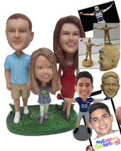 Personalized Bobblehead Mother, Daughter And Dad Trio Walking Hand In Hand - Par - £188.69 GBP