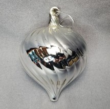Hand Blown Art Glass Onion Drop Teardrop Silver Chrome Christmas Ornament 4.5&quot; - £24.11 GBP