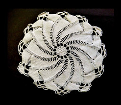 1950s Hand Crocheted Round Pinwheel Swirl Linen Doily Soft Cotton Textil... - £11.86 GBP