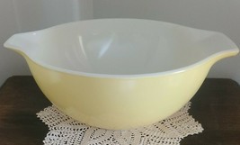 Pyrex ~ 443 ~ 2.5 Quart ~ Nesting ~ Mixing Bowl ~ Yellow ~ Cinderella Bowl - £46.73 GBP
