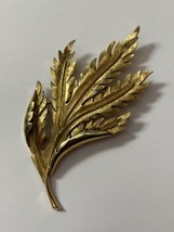 Vintage Crown Trifari Large Brushed Gold Leaf Brooch Pin - £29.21 GBP