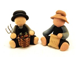 2 Polyresin Figurines, Faceless Amish Farmers, w/Pitchfork &amp; Seed Sack, AMSH-07 - £7.28 GBP