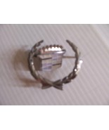 BROUGHAM FLEETWOOD USED SIDE QUARTER EMBLEM WREATH SHIELD OEM 1990 1991 ... - €50,42 EUR
