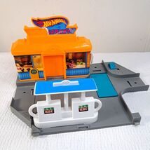 Hot Wheels City Pit Stop Station BGH96 gas station track playset vintage... - $28.00 CAD