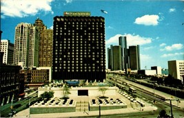 Hotel Pontchartrain Postcard Vintage 1980s Detroit Windsor Skyline Michigan U.S. - £4.79 GBP