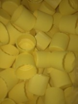 100 NEW Bottle Caps Yellow 28-415 Rubbing Plastic Caps NEW. Fast Shipping - £12.38 GBP