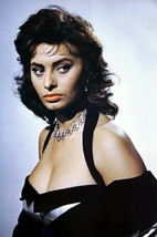 Sophia Loren beautiful studio portrait with huge cleavage 11x17 Photo - £14.08 GBP
