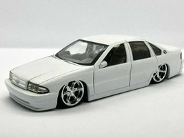 Jada Dub City 1996 Chevrolet Impala SS Vintage 1:24 White Low Ride Chevy... - £68.87 GBP